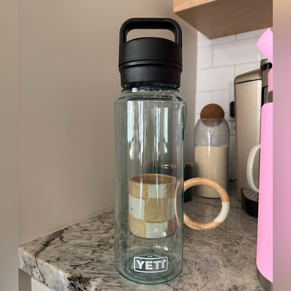 Clear Blue Yeti 26 Oz